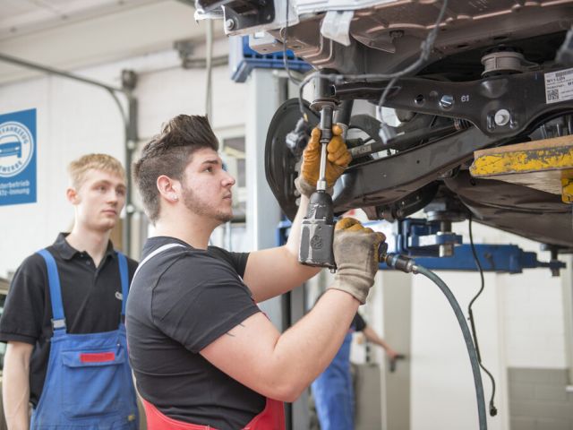 Kfz-Mechatronik bleibt Spitzenreiter - Bild 1