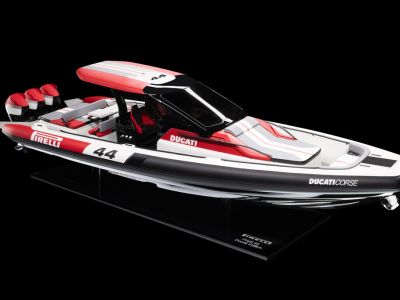 Ducati geht mit 1500 PS aufs Wasser