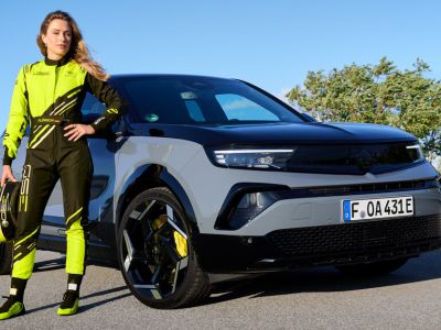 Opel startet GSE-Kampagne mit Sophia Flörsch