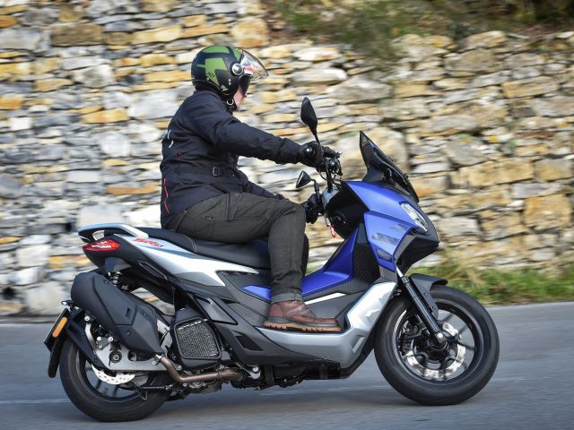 Fahrbericht Aprilia SR GT 125/200: Eine Prise Abenteuer - Bild 1