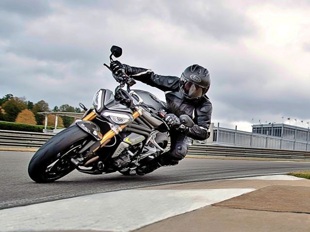 Mit Triumph zum Training - Bild 1