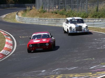 AvD-Histo-Tour mit buntem Fahrzeugfeld