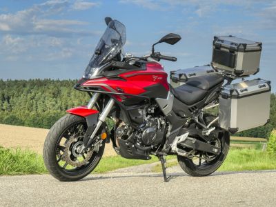 Zur Voge 500 DS gibt’s das Kofferset gratis dazu