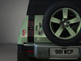 Land Rover taucht den Defender in Grasmere Green - Bild 9
