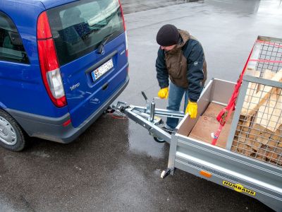 Sicherheit auf der Straße: Tipps für das Fahren mit Anhänger