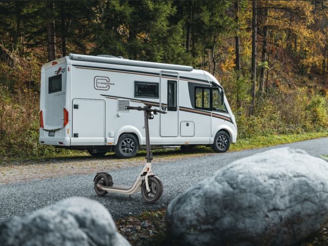 Reisemobile von Carthago kommen mit E-Scooter - Bild 1