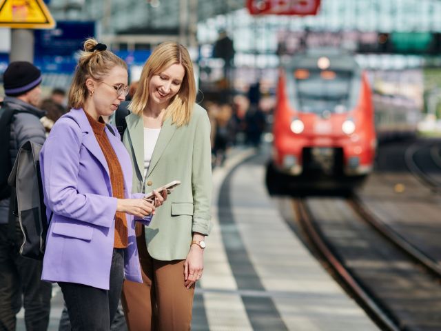 Mehr Menschen fahren Bus oder Bahn - Bild 1