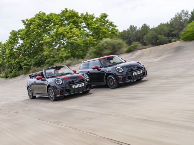 Performance in Schwarz und Rot - Bild 1