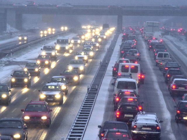 Stauprognose: Vor Weihnachten und nach Silvester dichter Verkehr - Bild 1