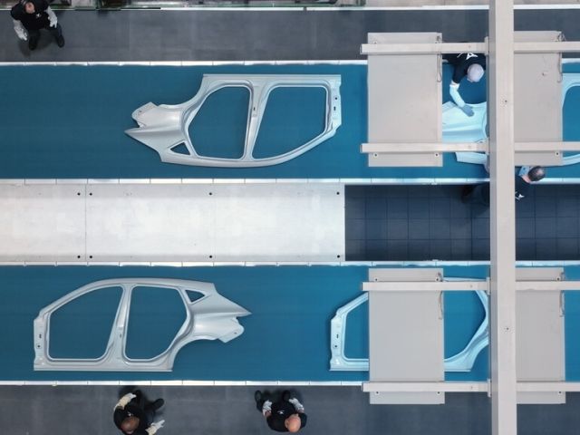 Seat nimmt neue Presse in Betrieb - Bild 1