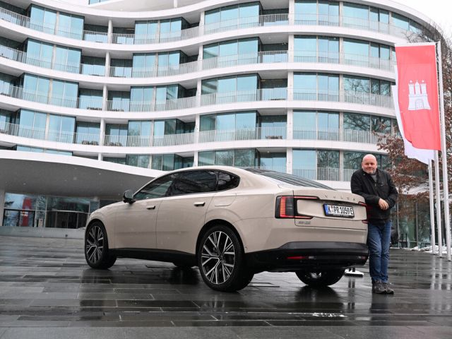 Leise Limousine mit lauter SUV-Anleihen - Bild 1