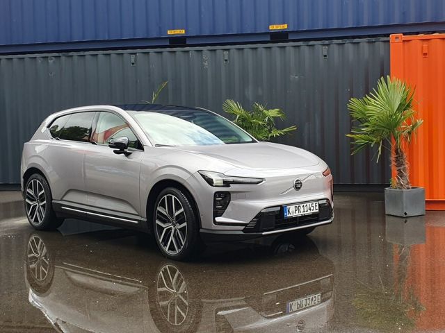 Fahrbericht Volvo EX60: Zwischen Thors Hammer und Odins Raben - Bild 1