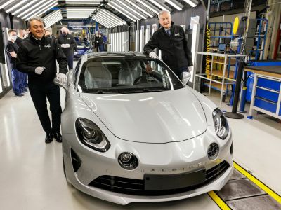 Alpine baut sein erstes Elektromodell GT X-Over in Dieppe