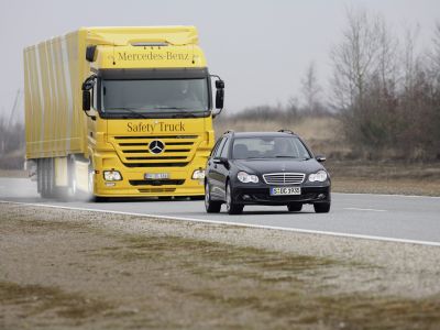 Anforderung an Notbremsassistenten für Lkw und Busse verschärft