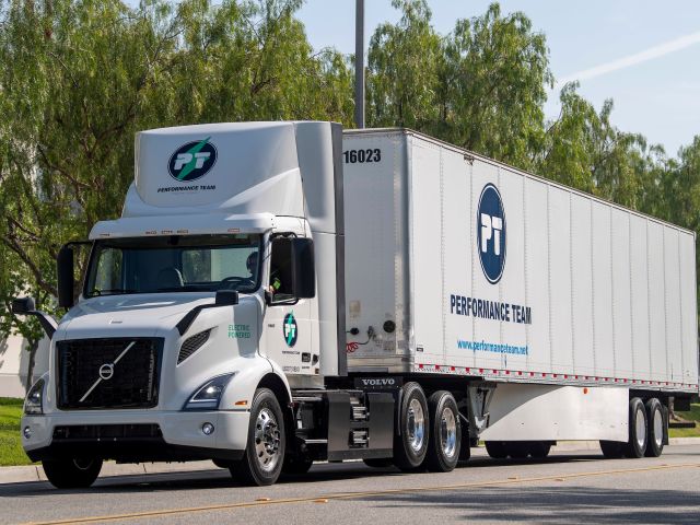 Maersk bestellt 110 Volvo VNR Electric - Bild 1