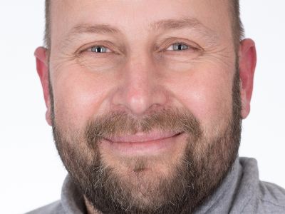 „Held der Straße“ hilft gestürztem Motorradfahrer