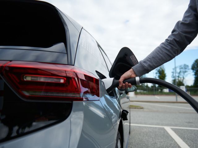 Jeder dritte E-Autofahrer wechselt zurück zum Verbrenner - Bild 1