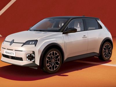 Renault 5 E-Tech Electric im Tennisdress