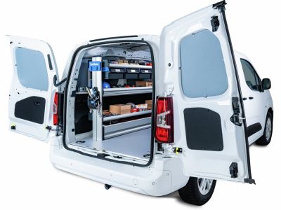 Flexibles Schienensystem für Stellantis-Transporter ab Werk