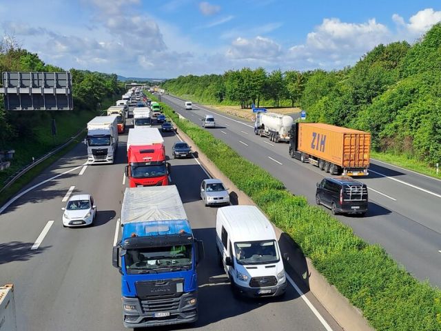 Stauprognose: Volle Autobahnen - Bild 1