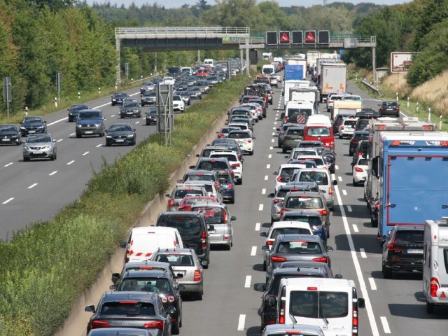ADAC: Rückreisewelle sorgt für volle Straßen - Bild 1