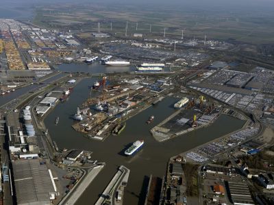 Im April sank die Produktion weniger stark als im März