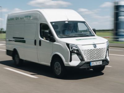 Ari hat’s auch ein paar Nummern größer