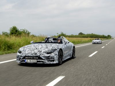 Der Mercedes-AMG Pure Speed nähert sich der Zielgeraden