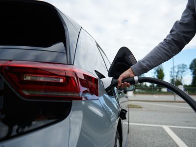 Jeder dritte E-Autofahrer wechselt zurück zum Verbrenner