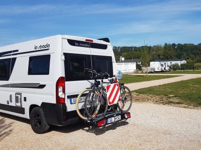 Warntafel für Heckträger entfällt in Italien teilweise