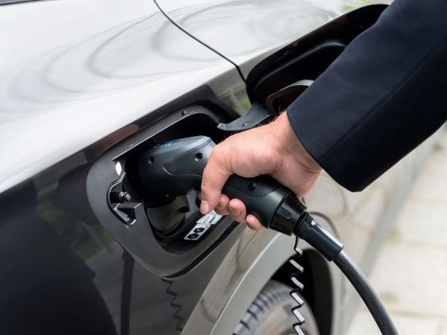 Eon baut 7000 Ladepunkte an Gebäuden des Bundes - Bild 1