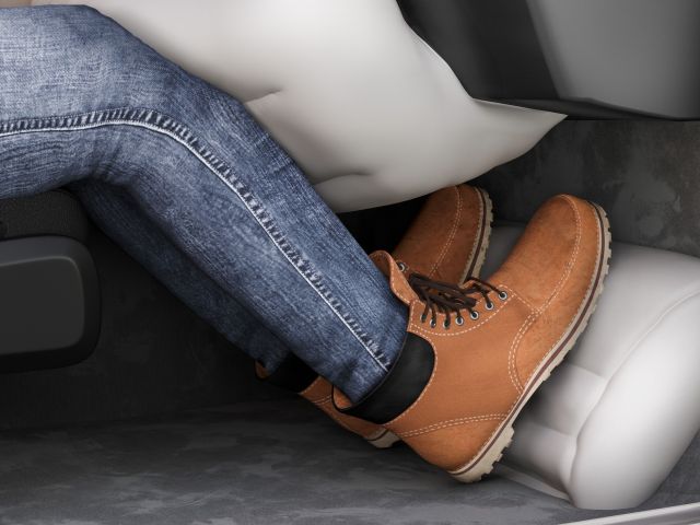 ZF Lifetec entwickelt einen Fußairbag - Bild 1