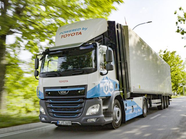 Toyota transportiert mit Brennstoffzellen-Lkw - Bild 1