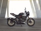 Triumph reicht die Trident 800 nach - Bild 9