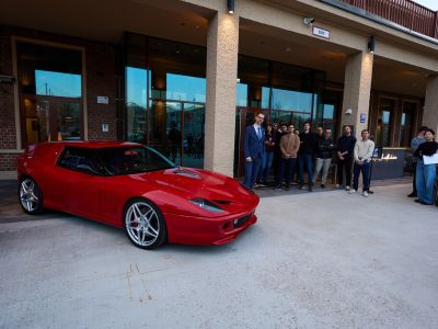 Designer zeigen Entwürfe und tauschen sich aus