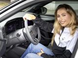 Die nötige Dosis Adrenalin im Alltag für die Testpilotin - Bild 5
