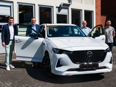 Kreishandwerkerschaft bekommt zwei Schulungsfahrzeuge von Mazda