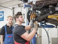 Kfz-Mechatronik bleibt Spitzenreiter