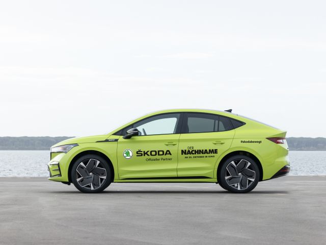 Skoda fährt am Kino vor - Bild 1