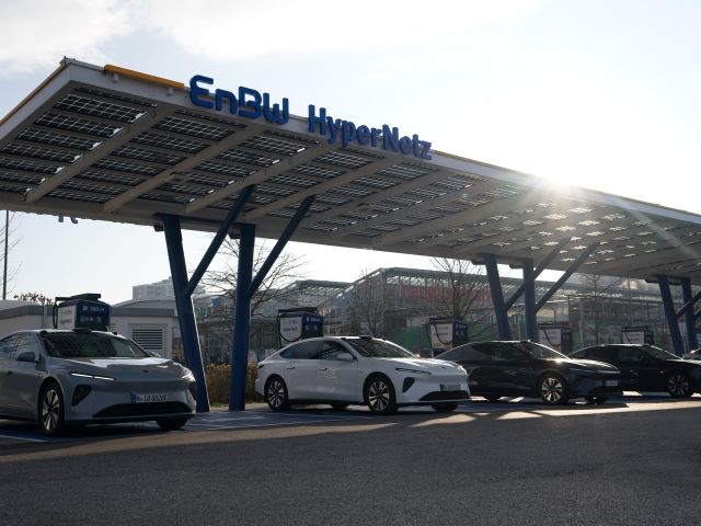 Schnellladeparks werden zu Wechselstationen - Bild 1