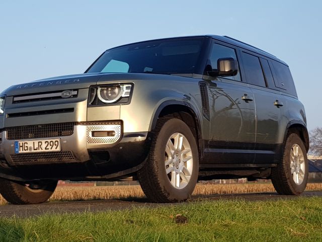 Praxistest Land Rover Defender 110: Gelände-Legende mit High-Tech-Touch - Bild 1