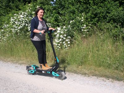 Praxistest IO Hawk Legacy: E-Scooter für Wald und Flur