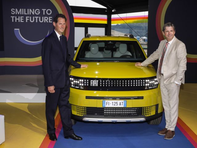 Fiat beschenkt sich zum 125. Geburtstag mit einem großen Panda - Bild 1