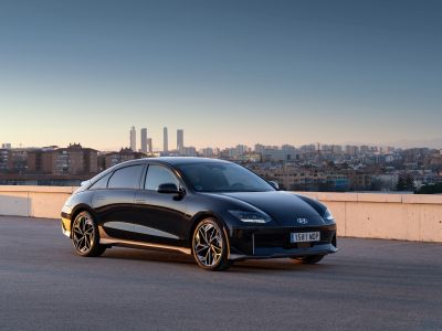 Hyundai Ioniq 6 und Porsche Taycan laden die meisten Kilometer nach