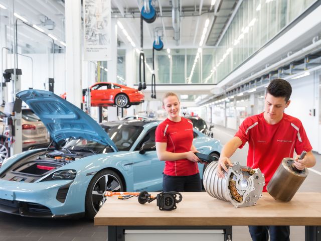 Ausbildung im Kfz-Gewerbe ist begehrt - Bild 1