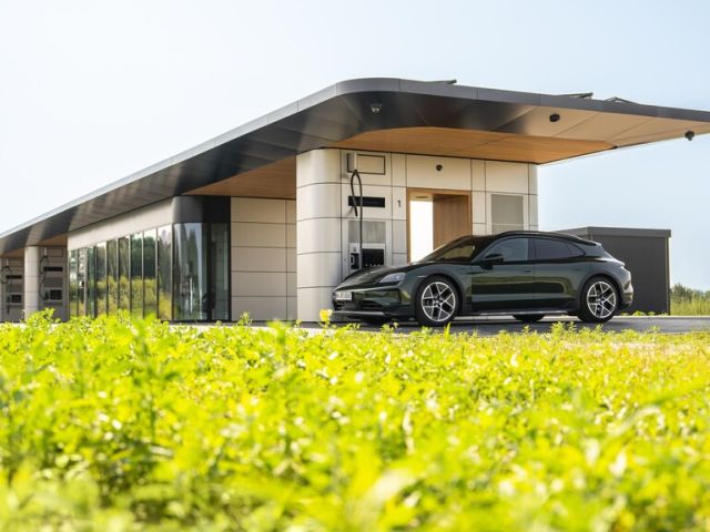 Porsche eröffnet neue Charging Lounge - Bild 1