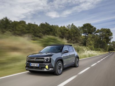 Fahrbericht R4 E-Tech Plein Sud: Ab in die Sonne