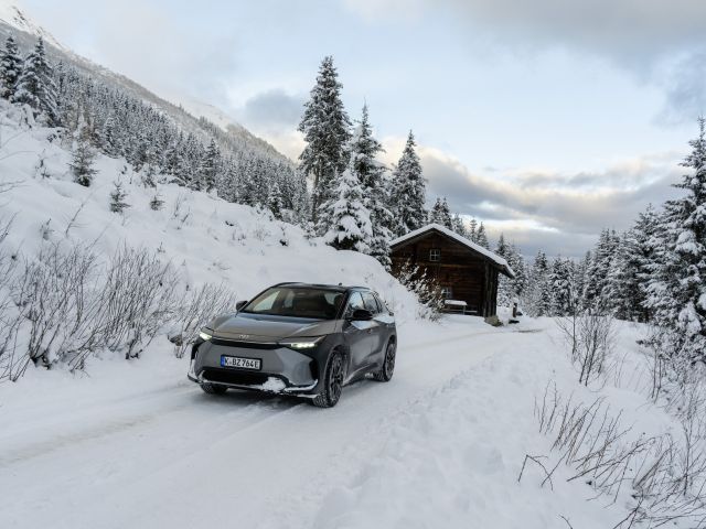 Fahrbericht Toyota bZ4X AWD: Schneemobil-Stromer - Bild 1