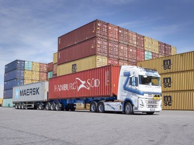 32 Meter langer Elektro-Lkw fährt in Göteborg
