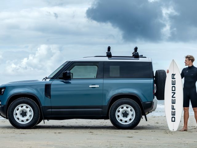 Luxus-Defender mit Surfbrett - Bild 1